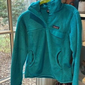 Women’s size small Patagonia quarter snap in a teal (blue/green) color